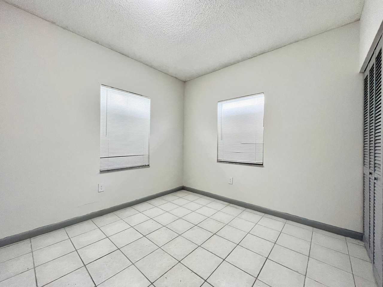 1311 Nw 8th Pl - Photo 3 of 10