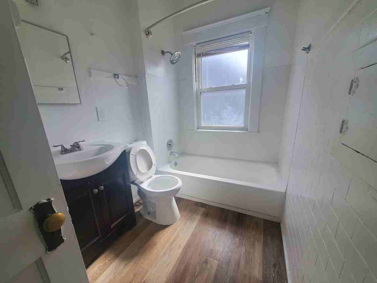 1446 E 4th St #4 - Photo 4 of 11