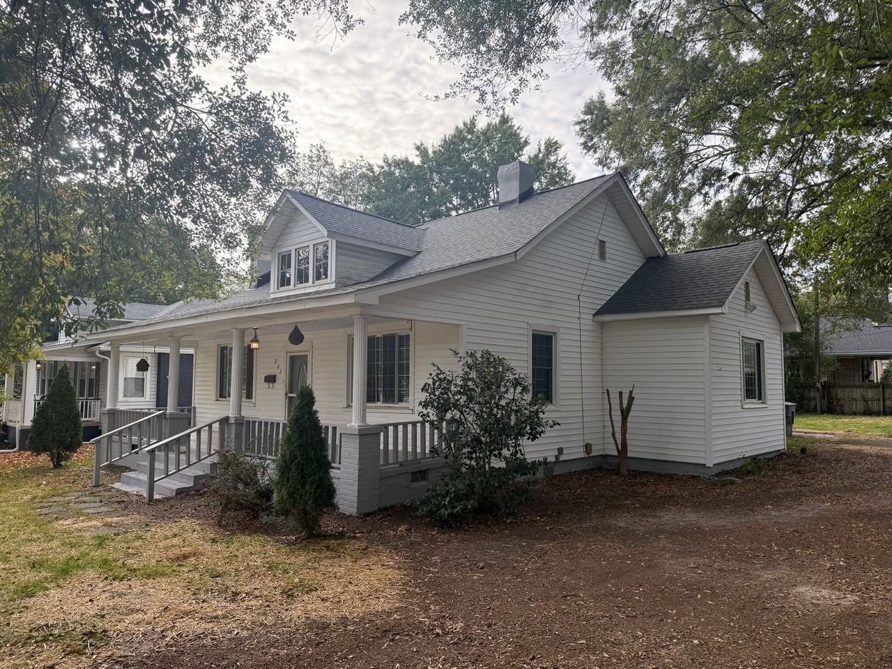 202 Marion St - Photo 2 of 12