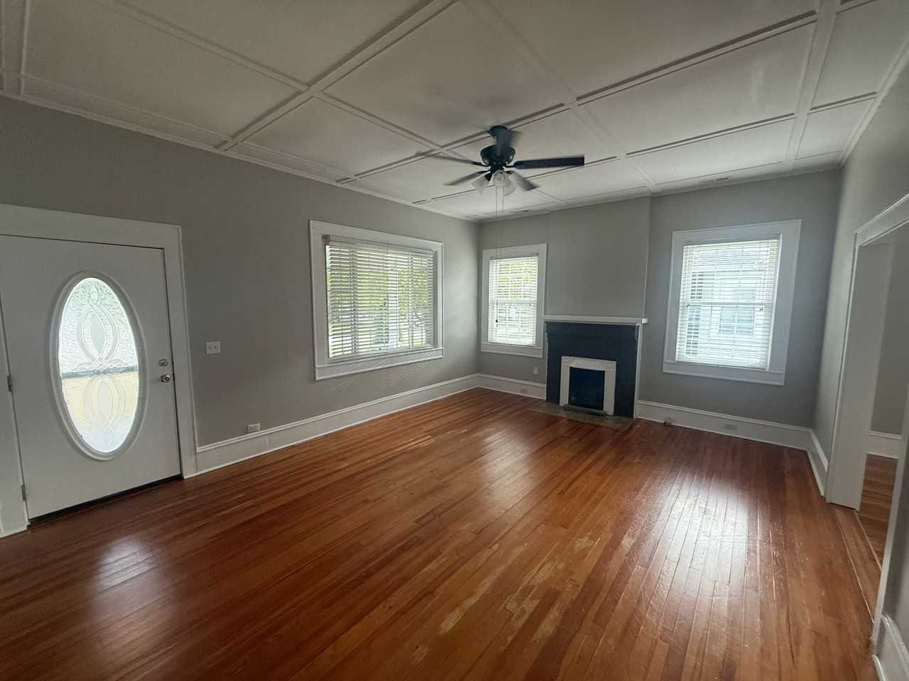 202 Marion St - Photo 3 of 12