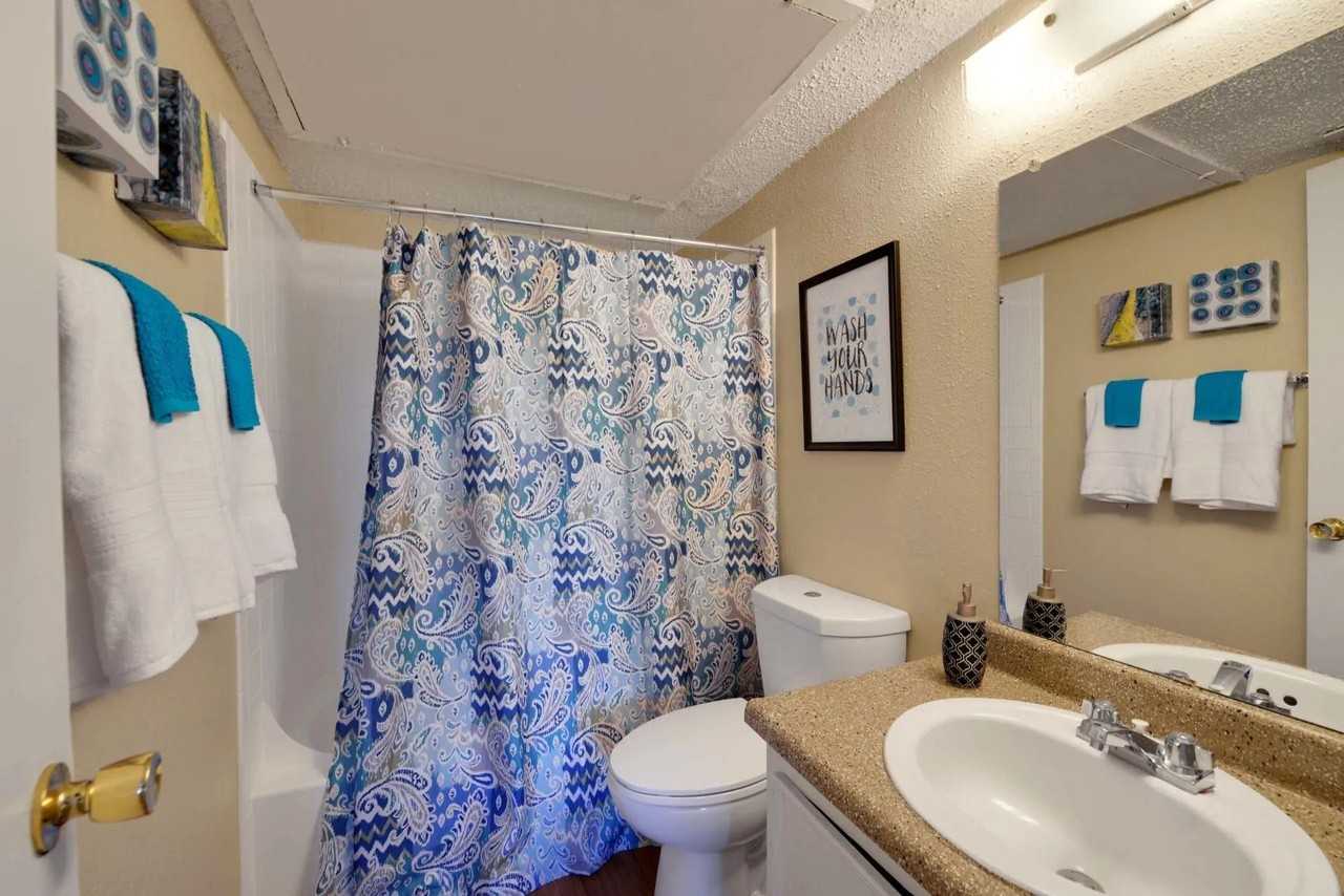 Mia Riverside - Photo 5 of 7