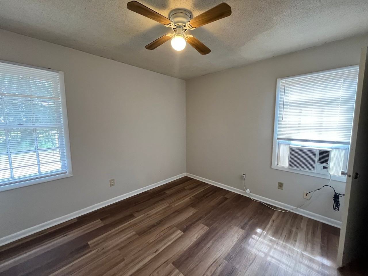 903 Jamestown Dr - Photo 5 of 6