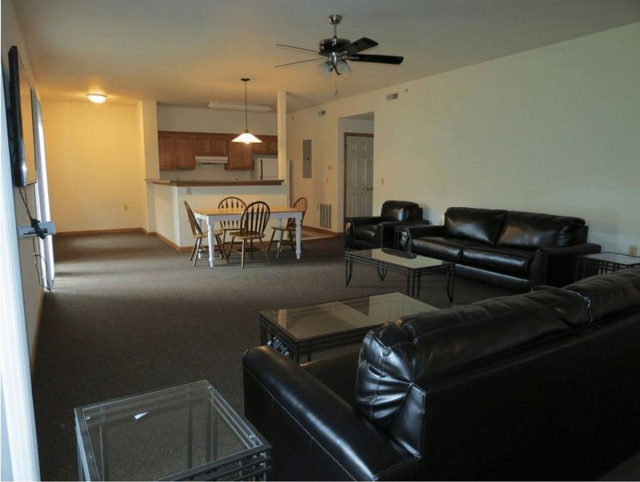606 1/2 W Elm St - Photo 3 of 10