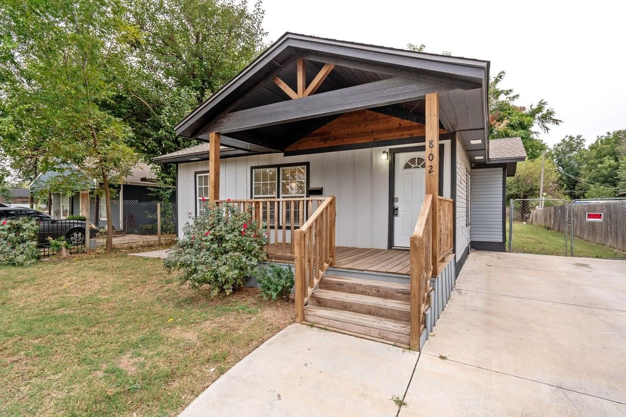 802 Se 50th St - Photo 3 of 39