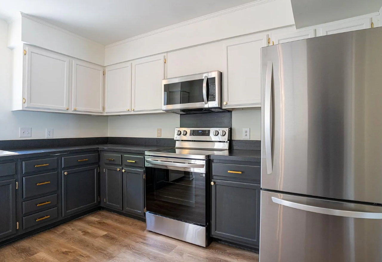 3276 Heathstead Pl - Photo 3 of 19