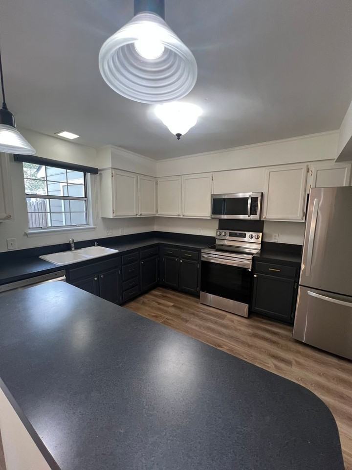 3276 Heathstead Pl - Photo 7 of 19