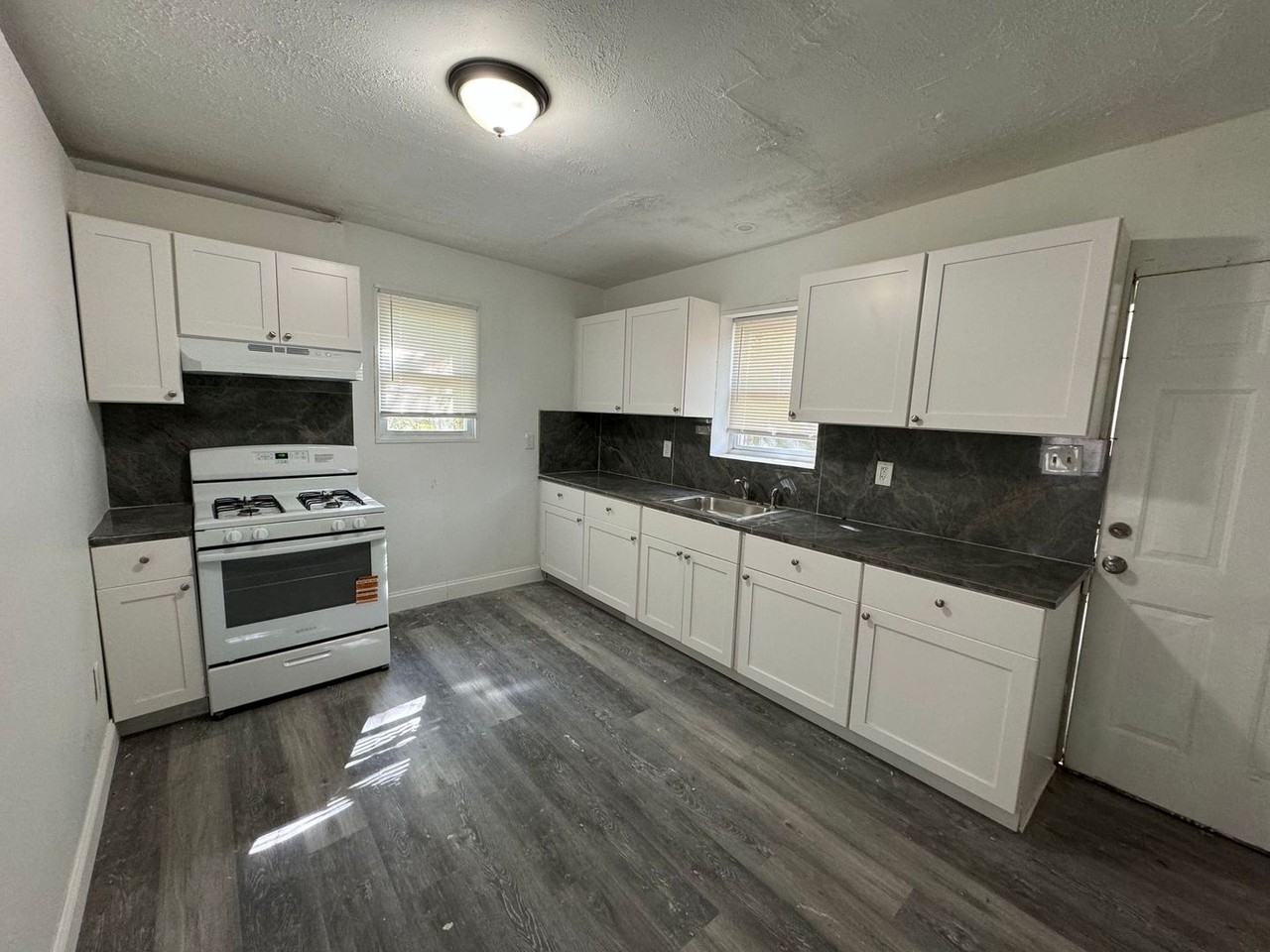 312 Concord Avenue - Photo 2 of 10