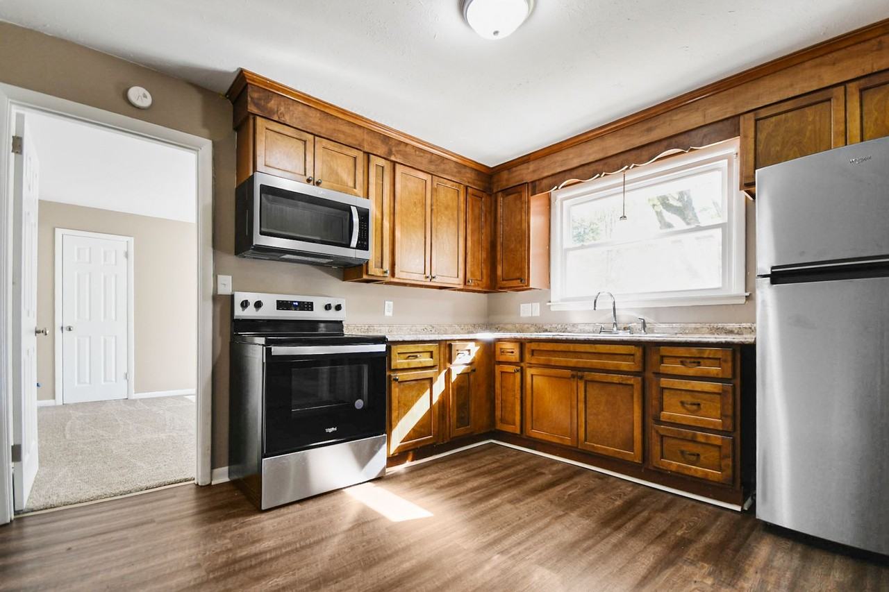 604 Mayflower St - Photo 4 of 16