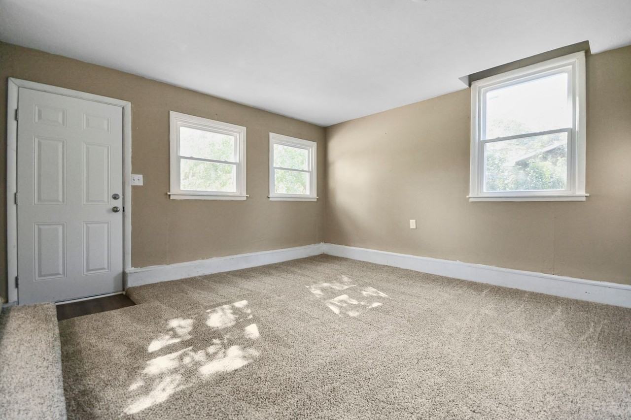 604 Mayflower St - Photo 7 of 16