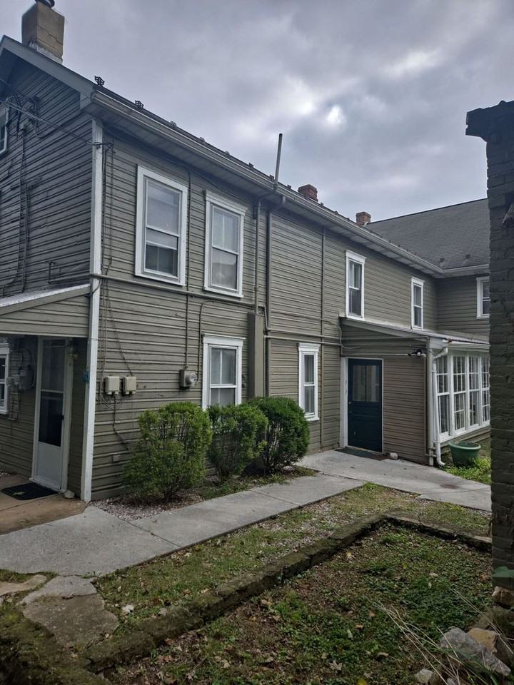 106 S Main St - Photo 3 of 8