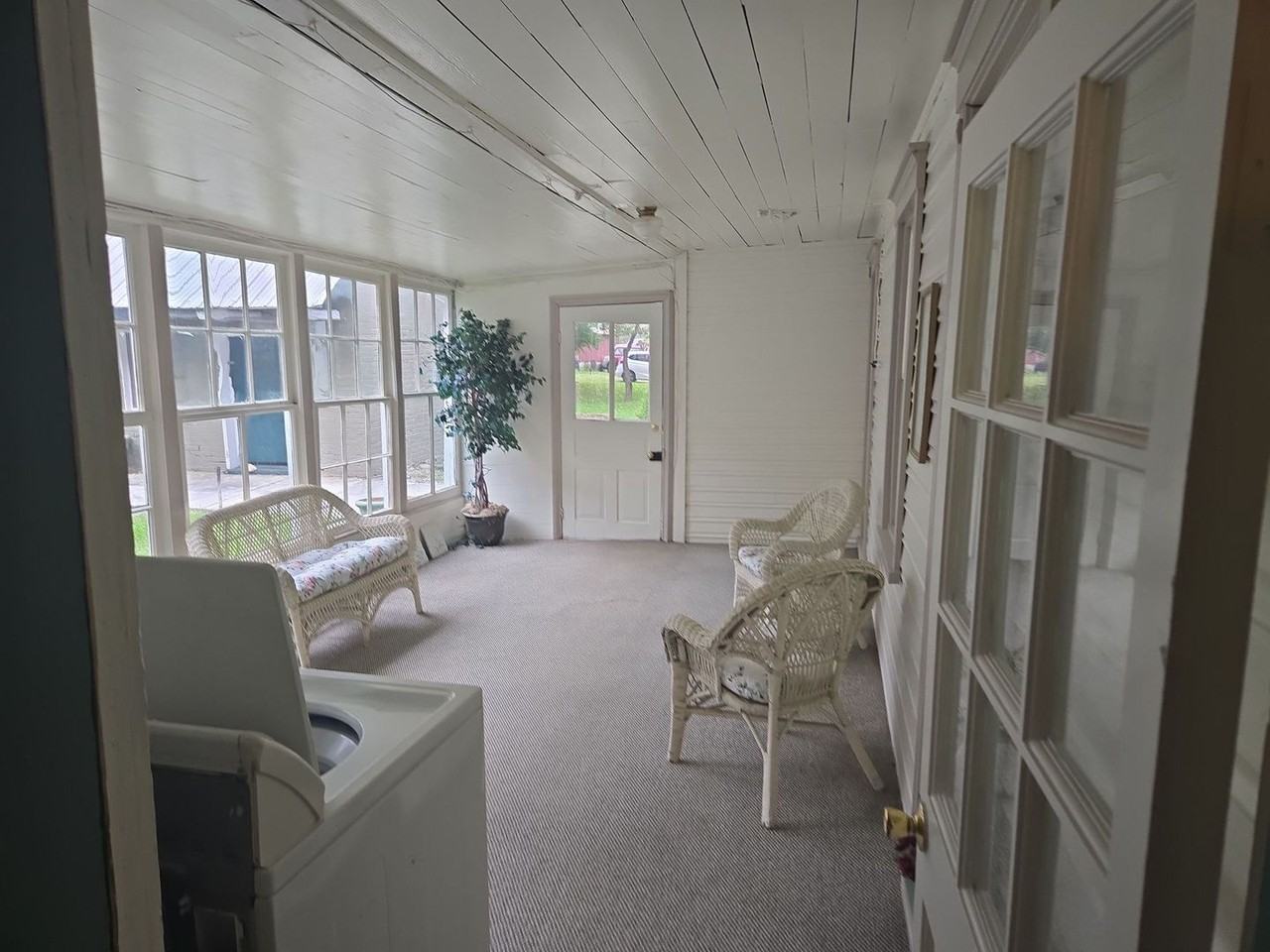 106 S Main St - Photo 6 of 8