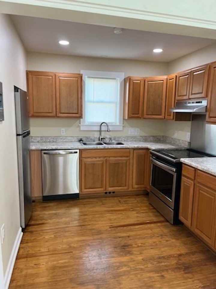 130 Kenwood Ave - Photo 2 of 14