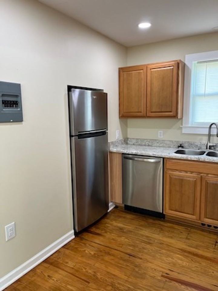 130 Kenwood Ave - Photo 3 of 14