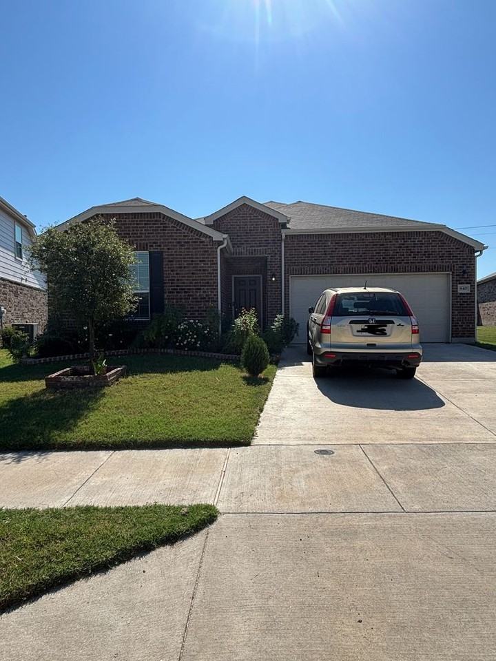 840 Lemongrass Ct - Photo 2 of 18