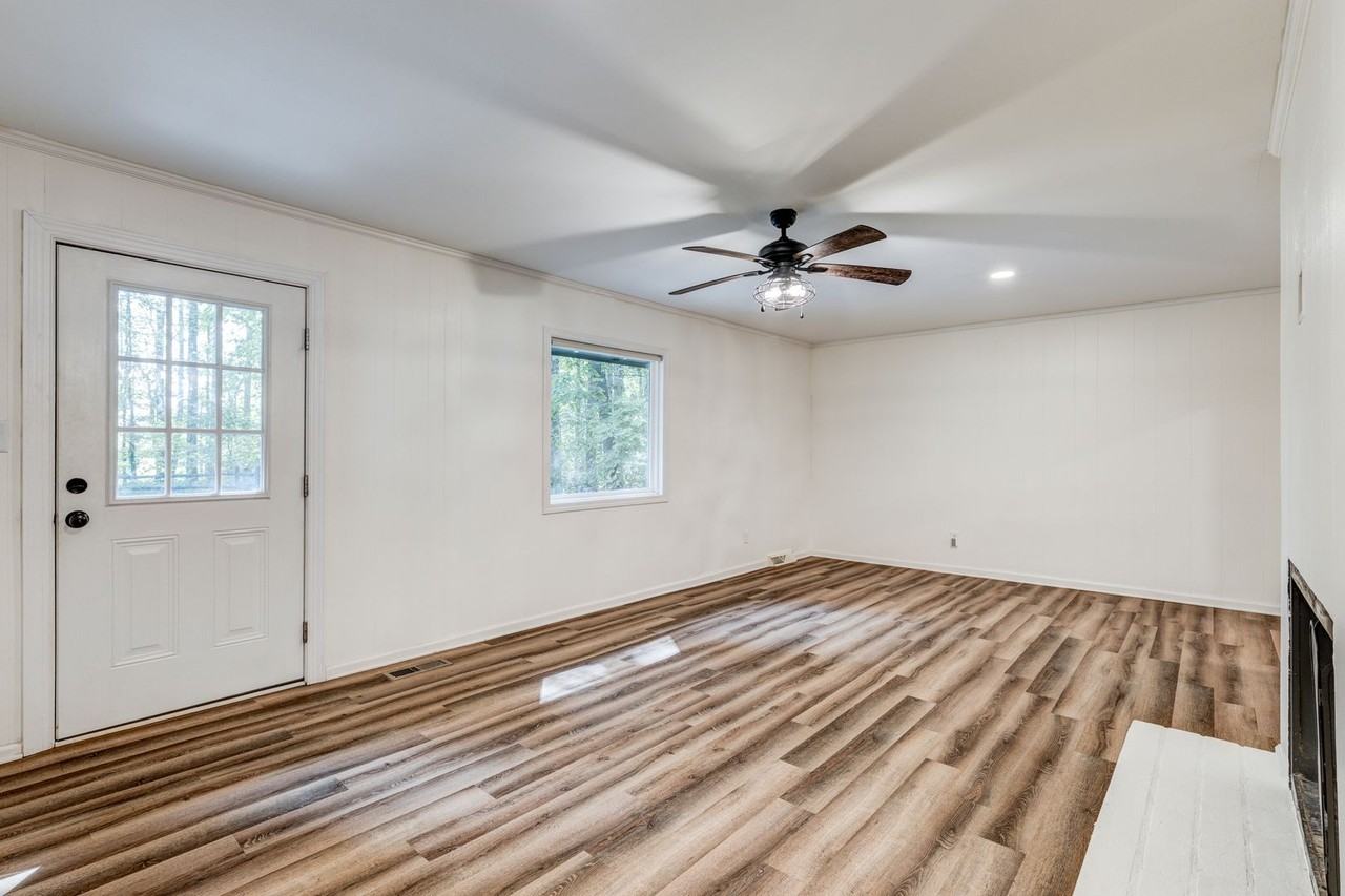 2900 Litchfield Dr - Photo 3 of 36