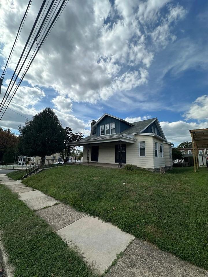 144 Summit Ave - Photo 6 of 43