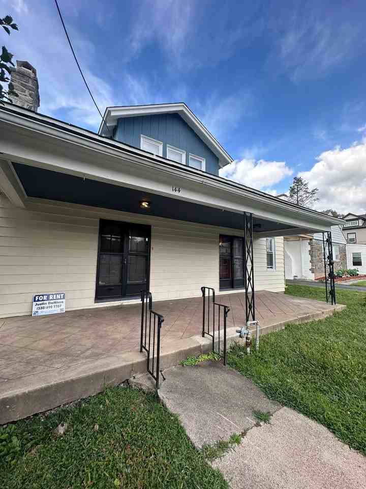 144 Summit Ave - Photo 7 of 43