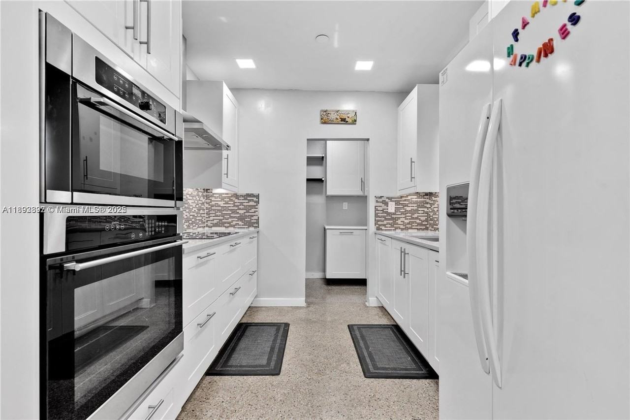 174 174 NE 211 1, - Photo 3 of 15