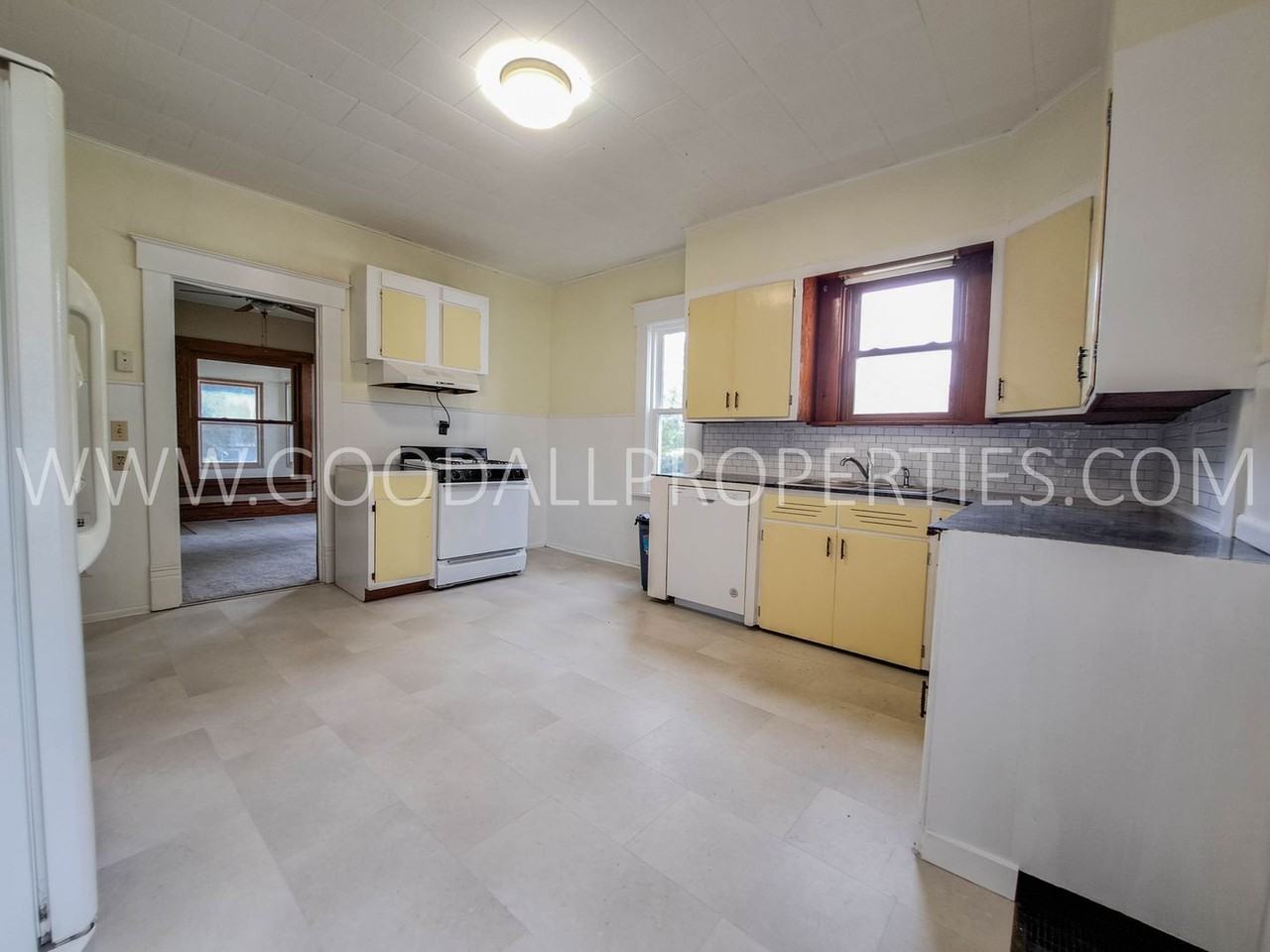 201 Locust St - Photo 4 of 15
