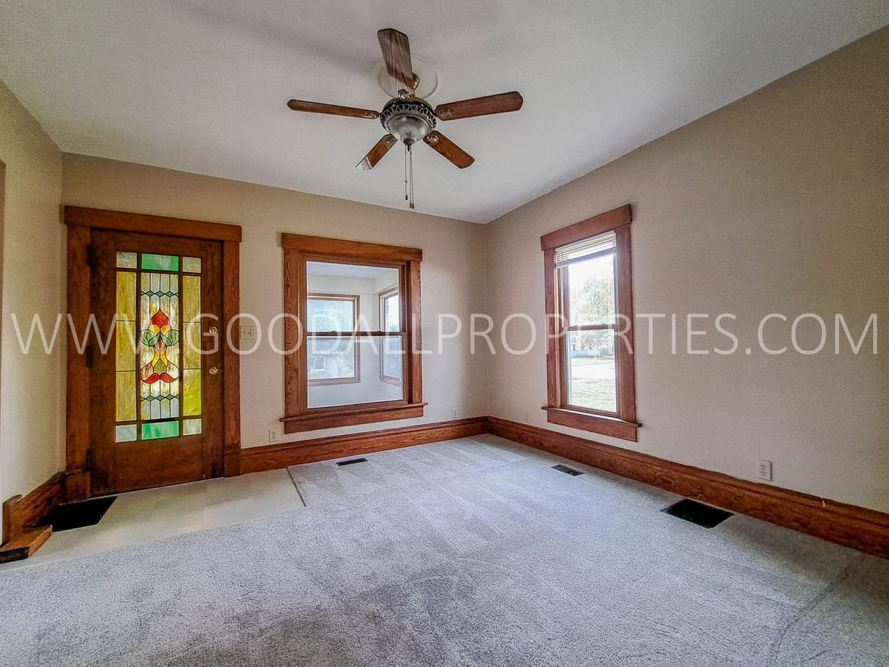 201 Locust St - Photo 6 of 15