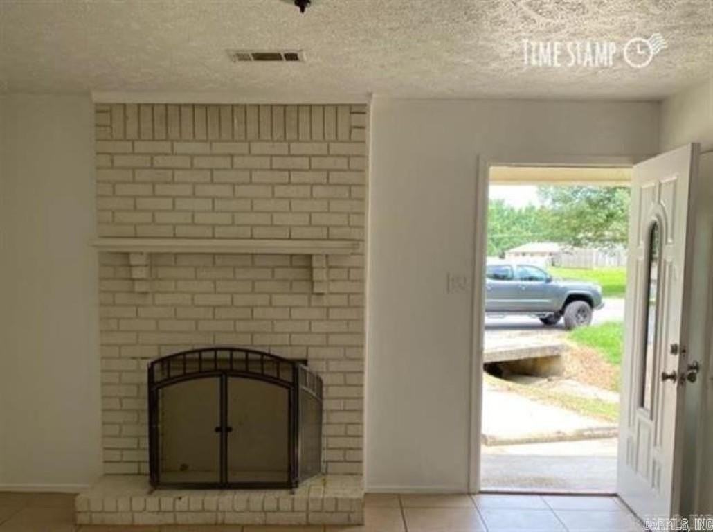 109 N Park St - Photo 4 of 12