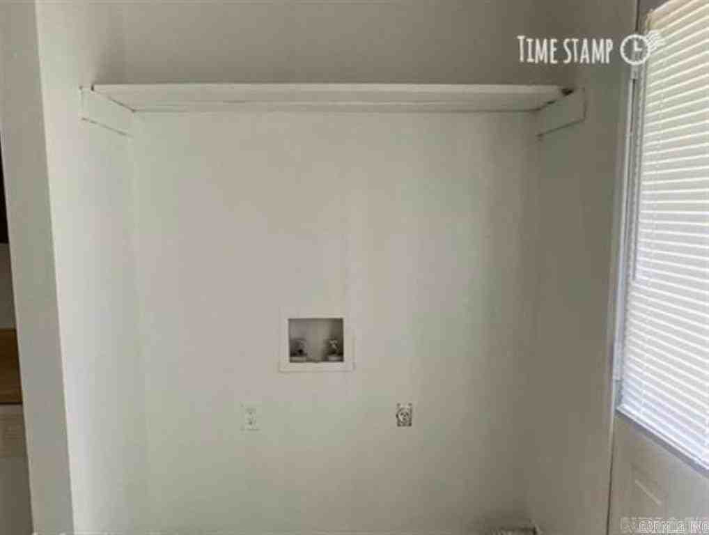 109 N Park St - Photo 7 of 12