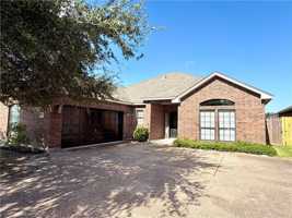 featured image of 2533 Windhollow Dr