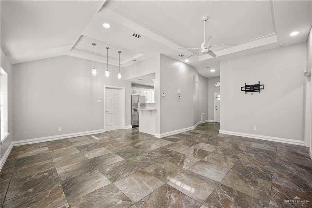 2200 E 19th St - Photo 4 of 12