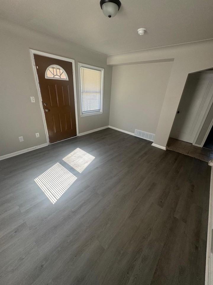 8442 Auburn Street - Photo 3 of 8