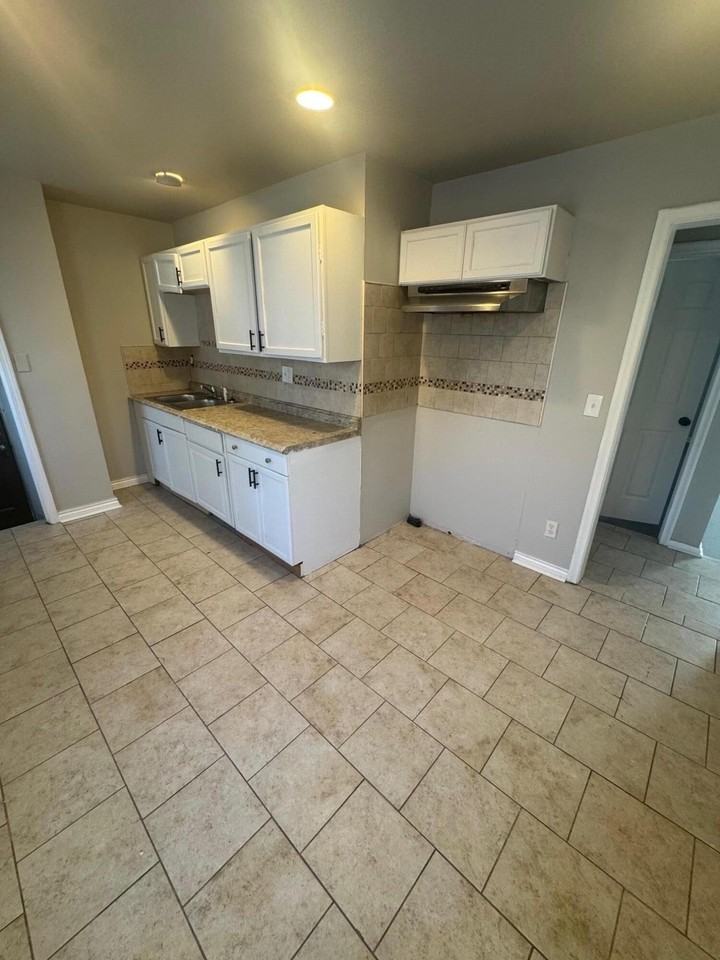 8442 Auburn Street - Photo 4 of 8