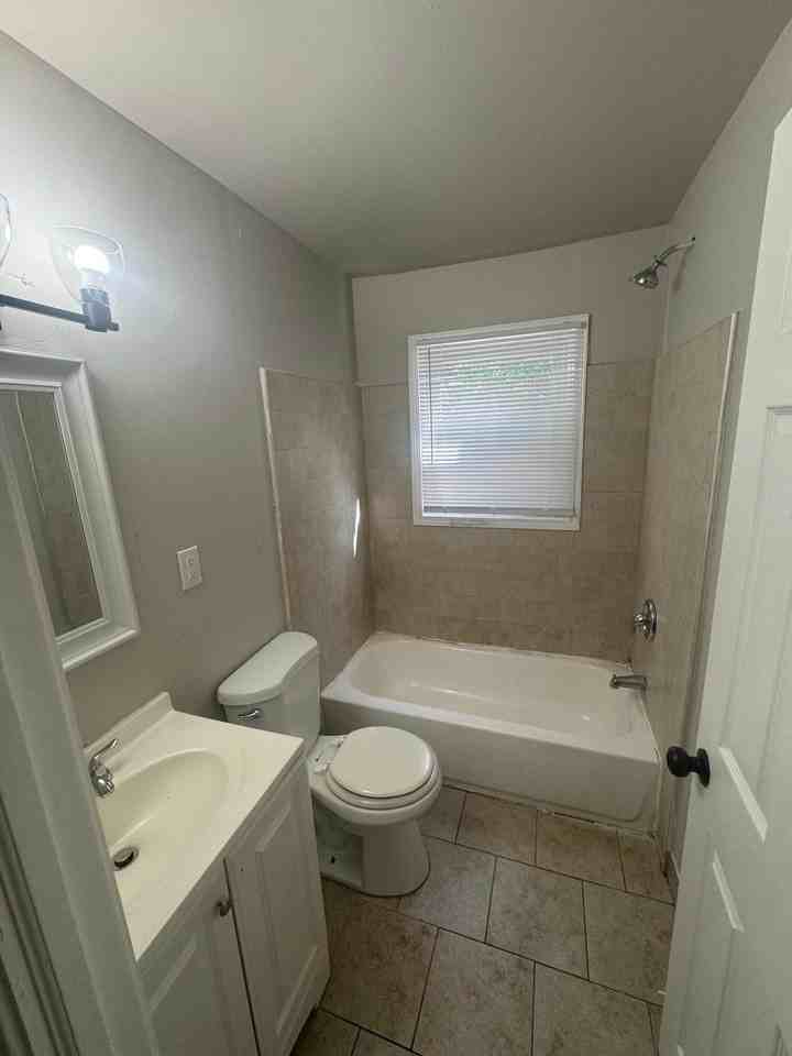8442 Auburn Street - Photo 7 of 8