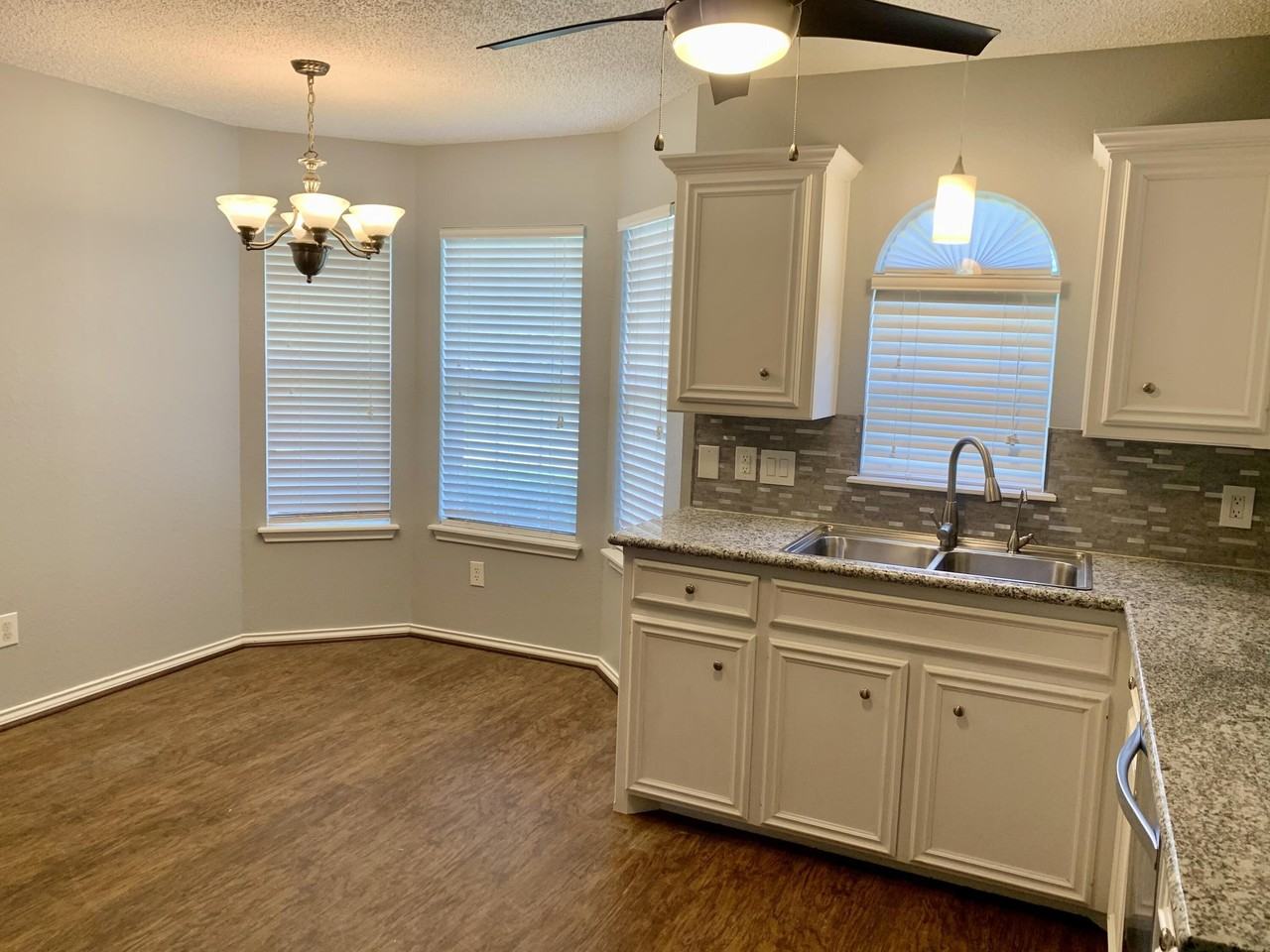 8904 Elgin Ave - Photo 4 of 20