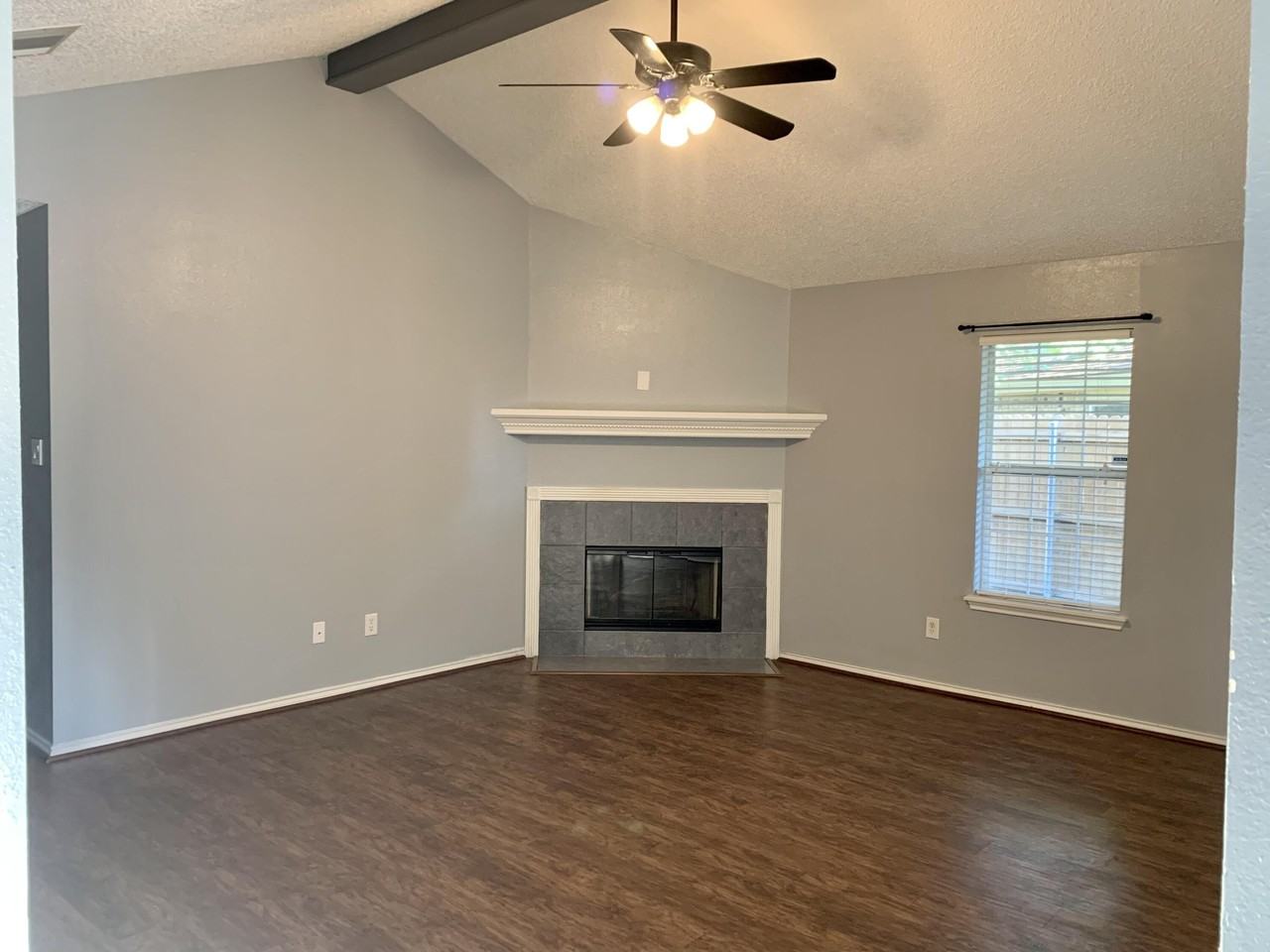 8904 Elgin Ave - Photo 5 of 20