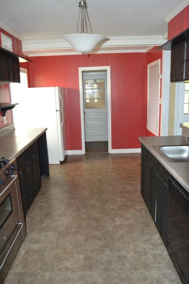 1606 Sterling Dr - Photo 4 of 14