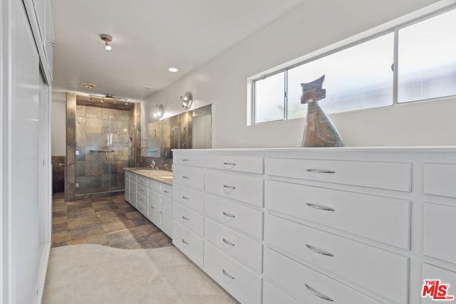 4315 Clybourn Ave - Photo 2 of 8