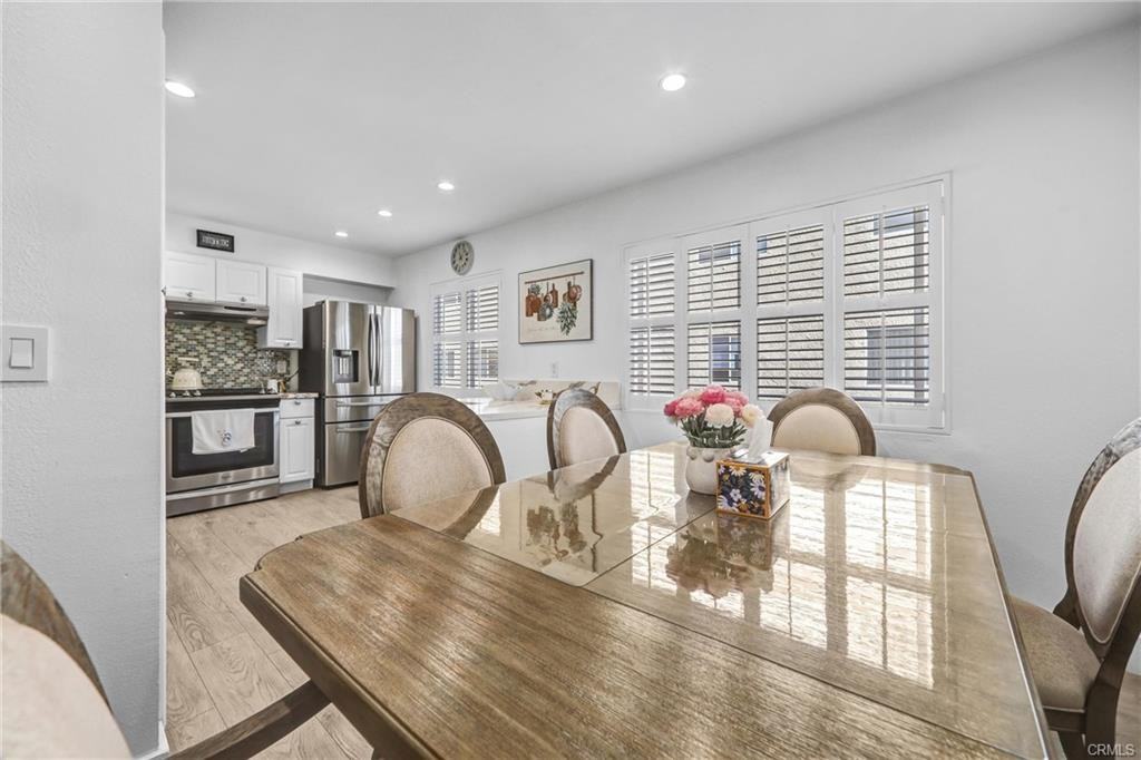 9552 Via Venezia - Photo 2 of 8