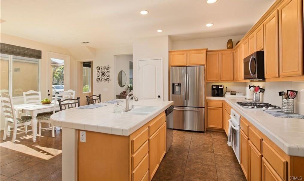 23820 Via Campana - Photo 2 of 8