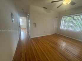 1421 Sw 37th Ave #4 - Photo 1 of 1