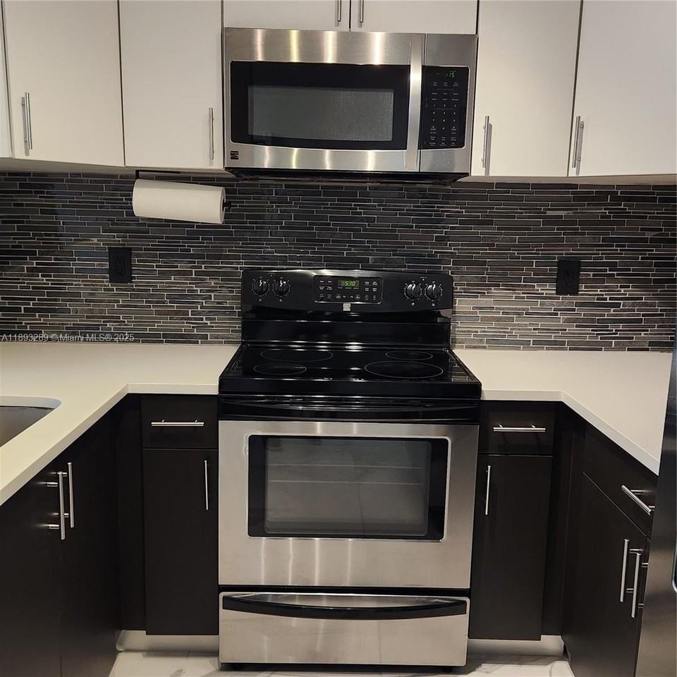 2941 Riverside Dr #102 - Photo 6 of 37