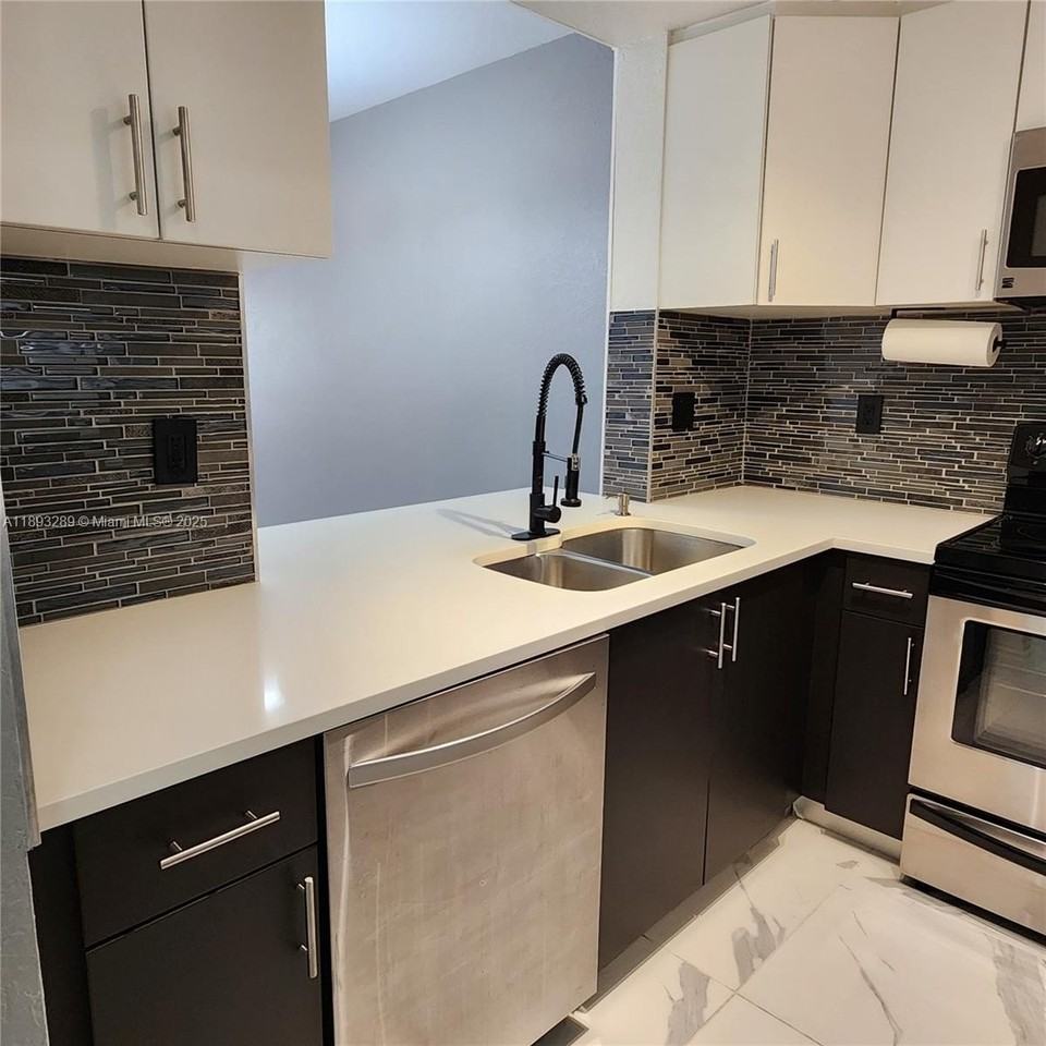 2941 Riverside Dr #102 - Photo 7 of 37