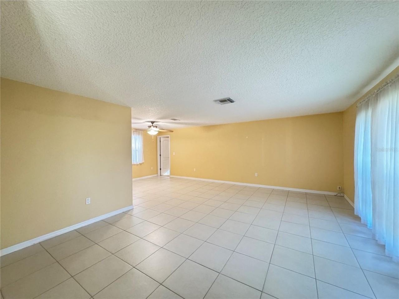 1330 Sunset Ct - Photo 3 of 25