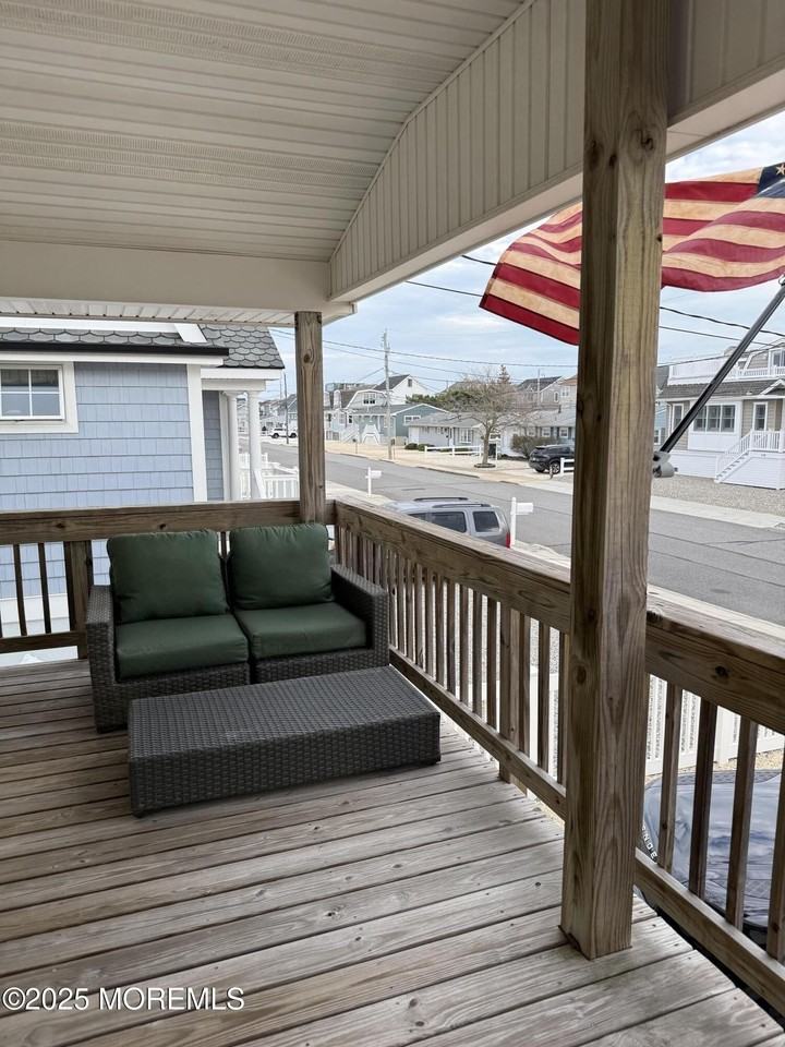 254 Ocean Bay Blvd - Photo 4 of 26