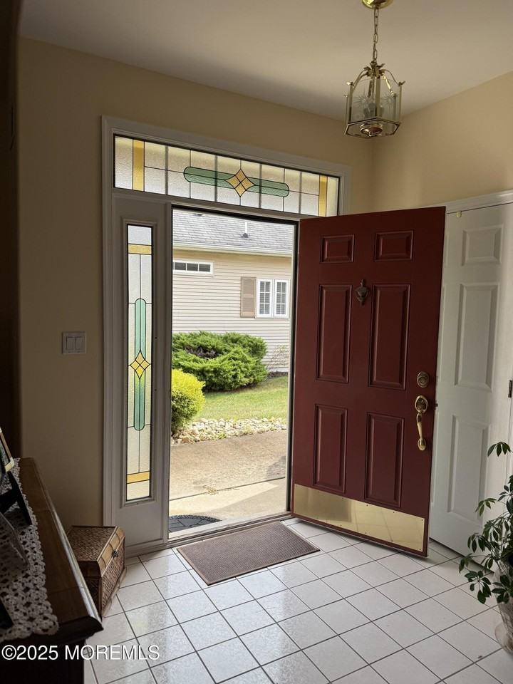 48 Saxony Cir - Photo 3 of 14