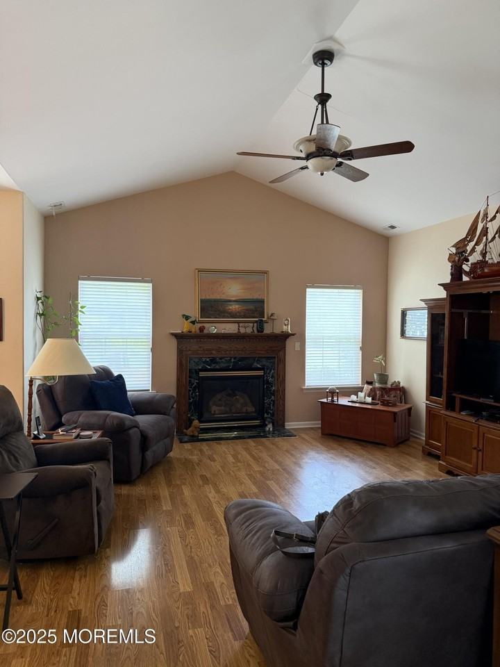 48 Saxony Cir - Photo 4 of 14