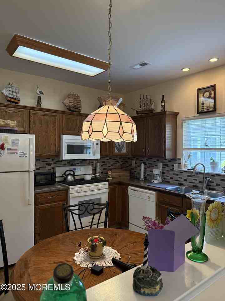 48 Saxony Cir - Photo 7 of 14