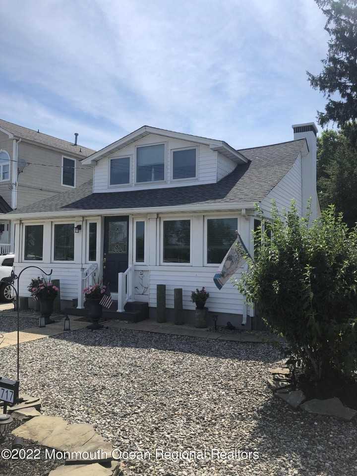 1717 River Rd - Photo 2 of 25