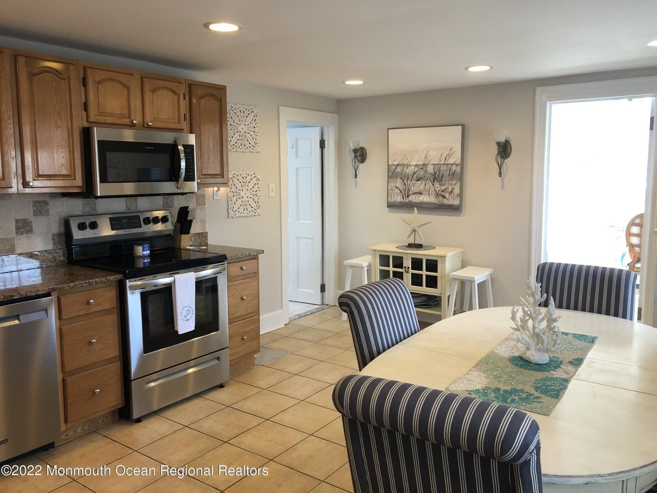 1717 River Rd - Photo 4 of 25