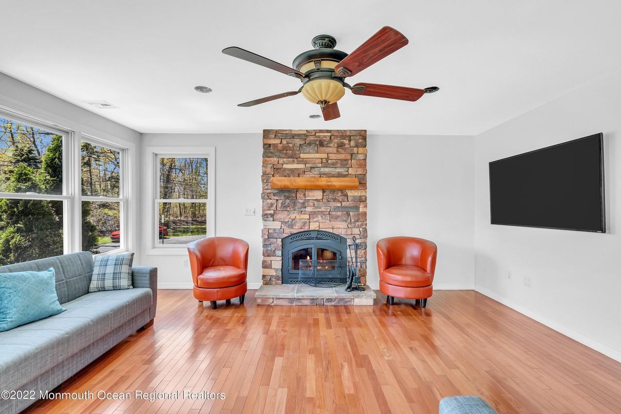 1205 Roseld Ave - Photo 7 of 30