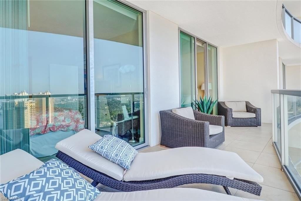 3000 Oasis Grand Blvd #3006 - Photo 4 of 31