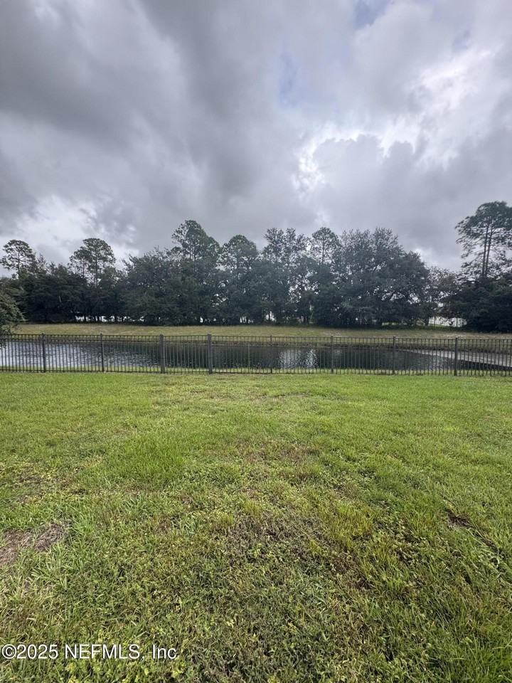 1428 Tintern Ln - Photo 3 of 15